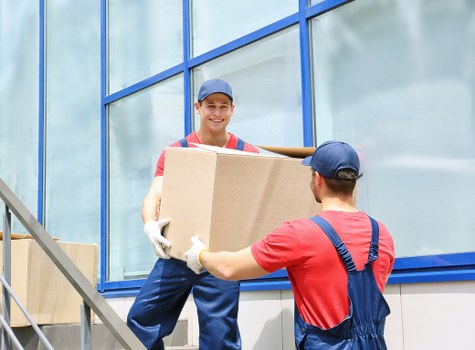 Removal truck hire service for local moving in Elephant and Castle